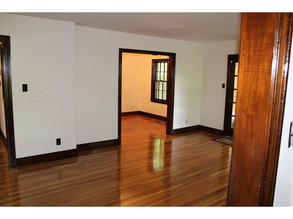 104 Crossway Road Bristol, VA 24201 - Photo 3 of 27 Photo 3
