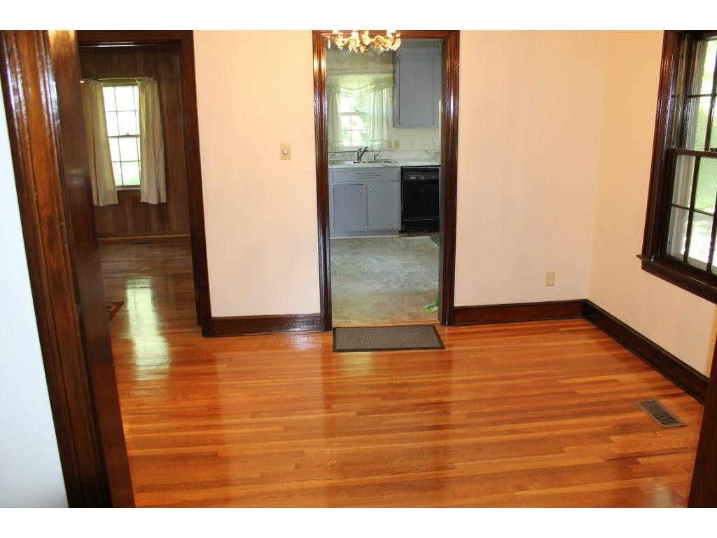 104 Crossway Road Bristol, VA 24201 - Photo 4 of 27 Photo 4