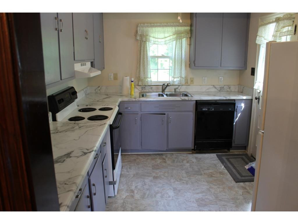 104 Crossway Road Bristol, VA 24201 - Photo 7 of 27 Photo 7