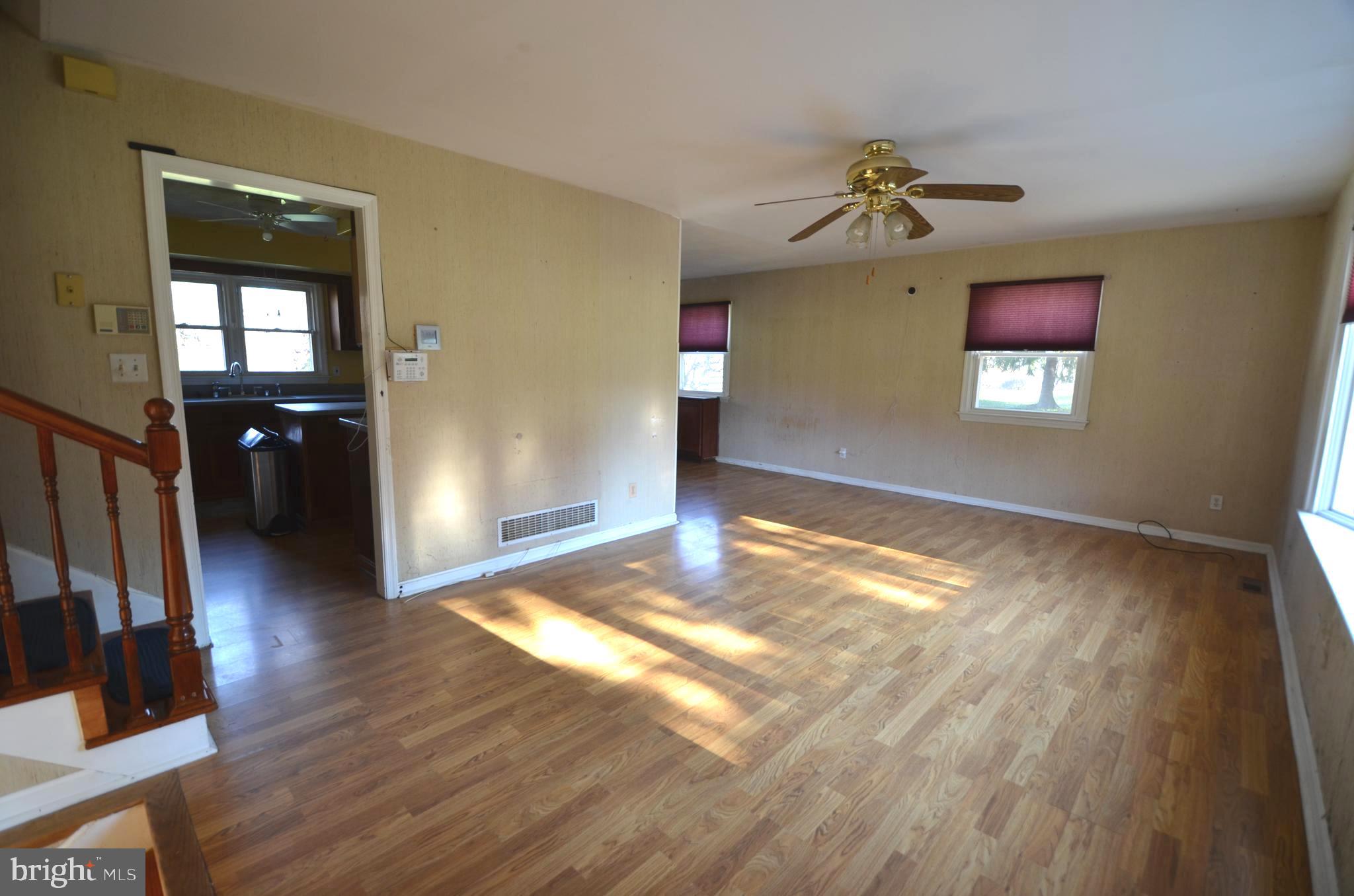 6318 McKendree Road Dunkirk, MD 20754 - Photo 14 of 29 Living room