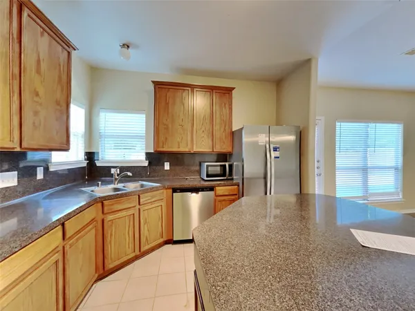 $1,925 | 1101 Shadow Glenn Drive, Conroe, TX 77301