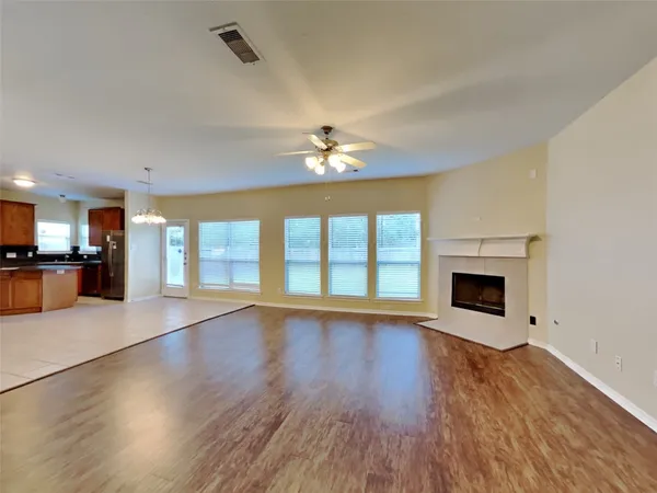 $1,925 | 1101 Shadow Glenn Drive, Conroe, TX 77301