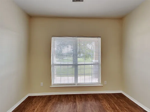 $1,925 | 1101 Shadow Glenn Drive, Conroe, TX 77301