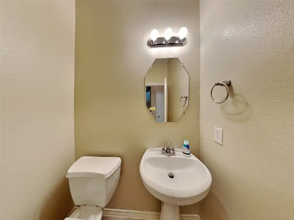 $1,925 | 1101 Shadow Glenn Drive, Conroe, TX 77301