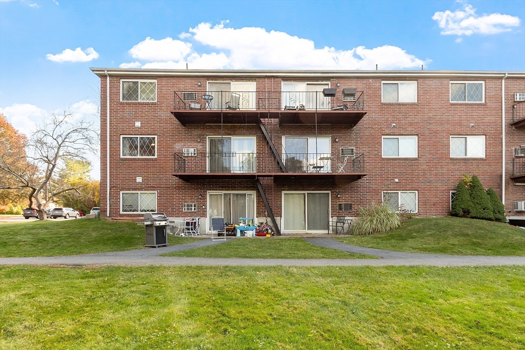 23 Fernview Avenue, Unit 1 North Andover, MA 01845 - Photo 23 of 28