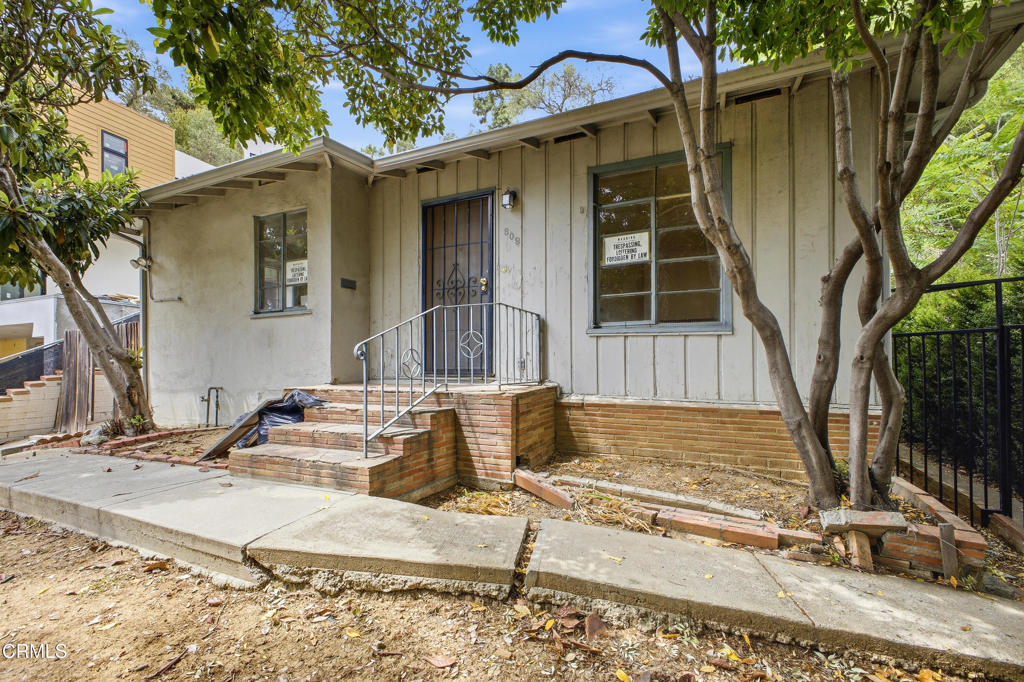 808 Valley View Road South Pasadena, CA 91030 - Photo 1 of 13 01 - Valley View (808)