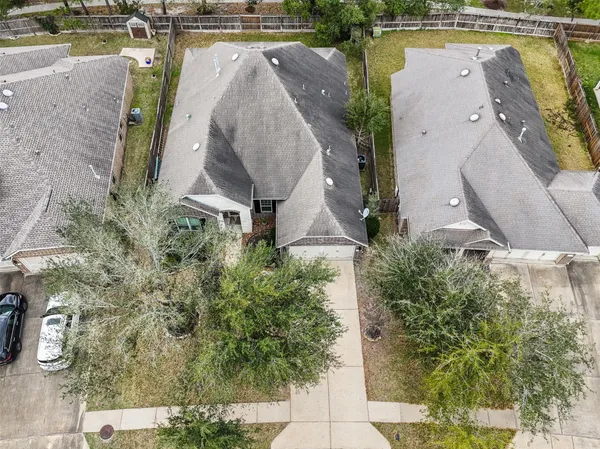an aerial view of a house with outdoor space and lake view