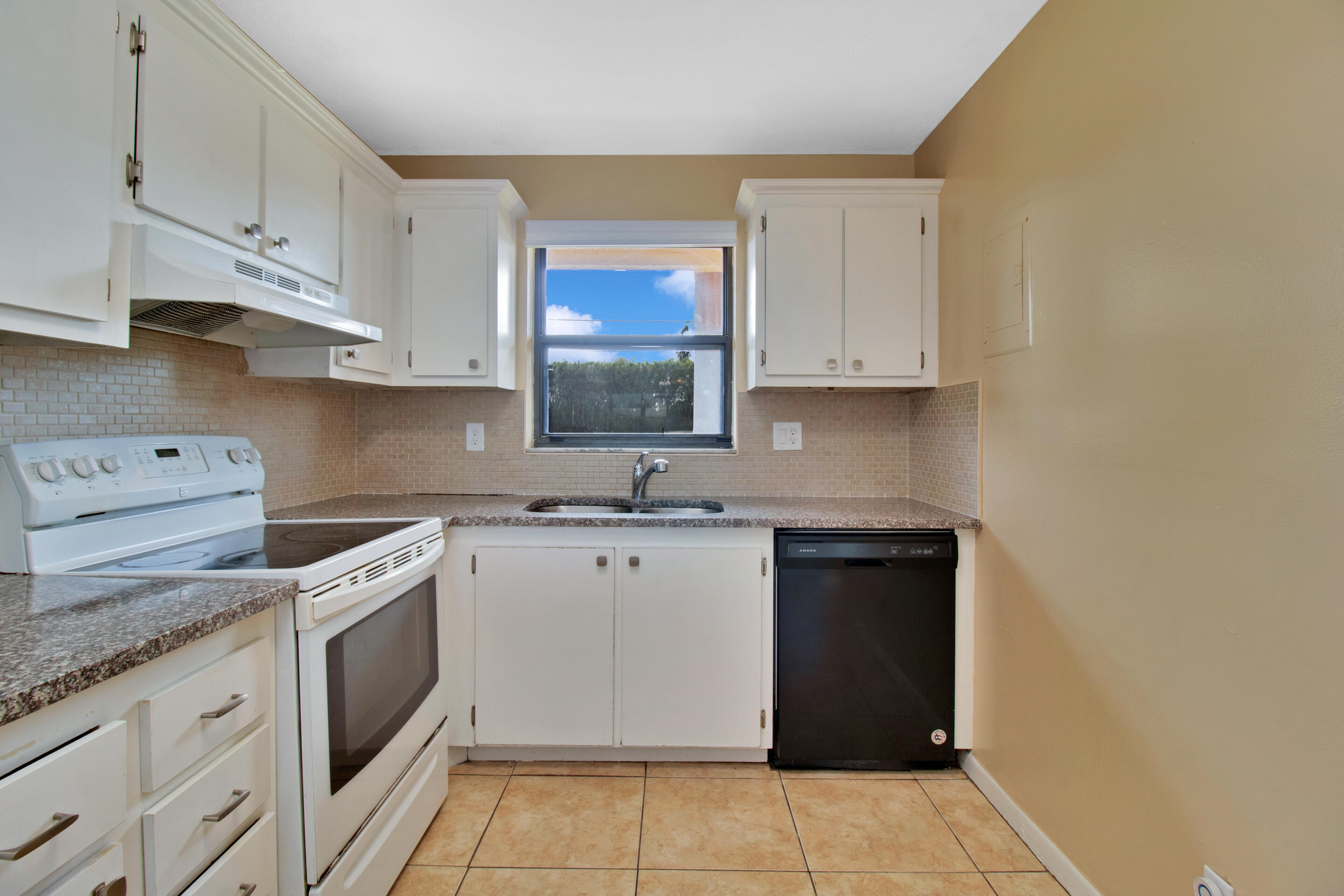 1941 Woolbright Road, Unit C104 Boynton Beach, FL 33426 - Photo 7 of 18 IMG_5040