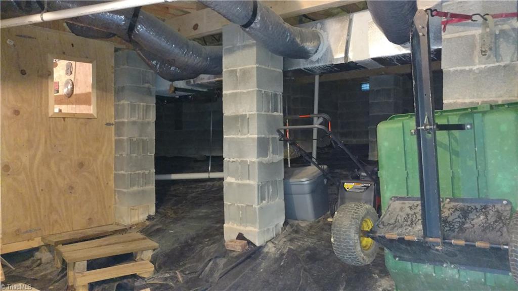 943 Neely Road Asheboro, NC 27205 - Photo 13 of 15 Crawlspace w/ Workshop
