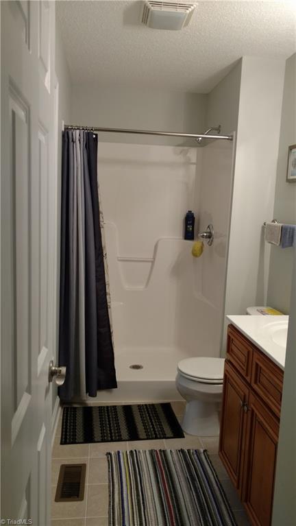 Master Bath w/ Walk in Shower