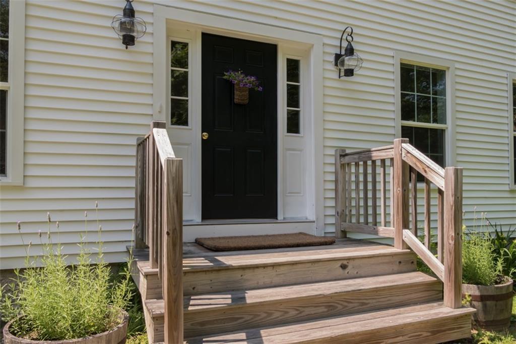 377 Mill Road Edgecomb, ME 04556 - Photo 7 of 35 Enter through the front door ...