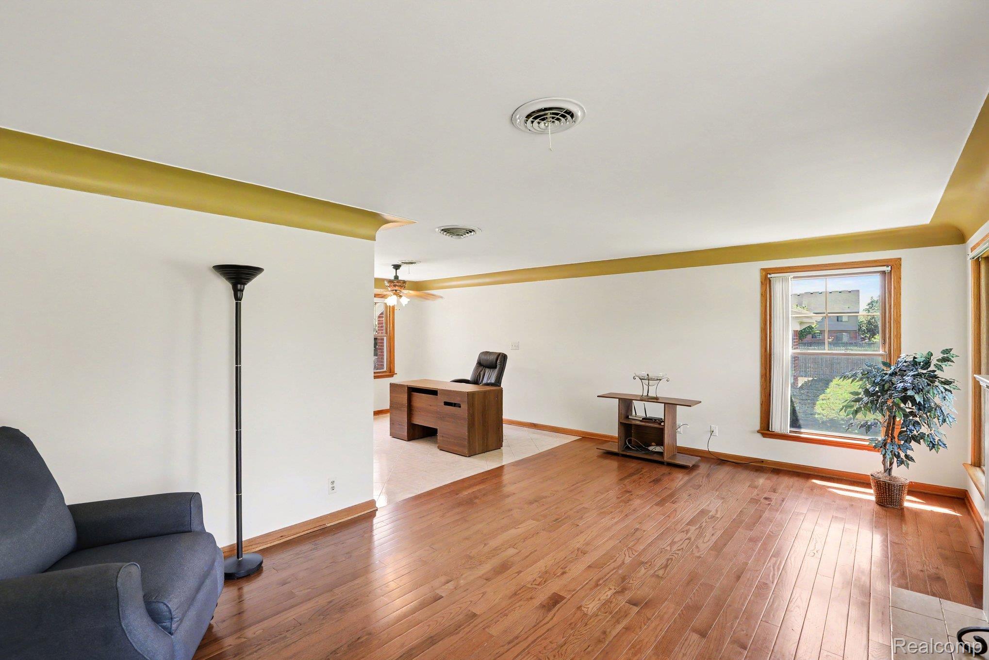 46430 Schoenherr Road Utica, MI 48315 - Photo 11 of 34 008_file_9202.jpg