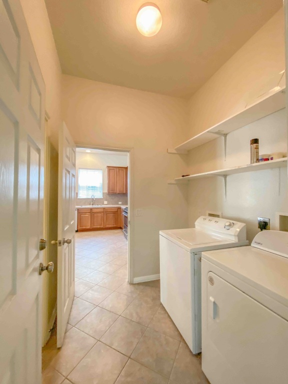 609 West 37th Street Austin, TX 78705 - Photo 14 of 38 a view of utility room