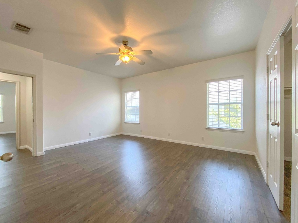 609 West 37th Street Austin, TX 78705 - Photo 18 of 38 an empty room with wooden floor and windows
