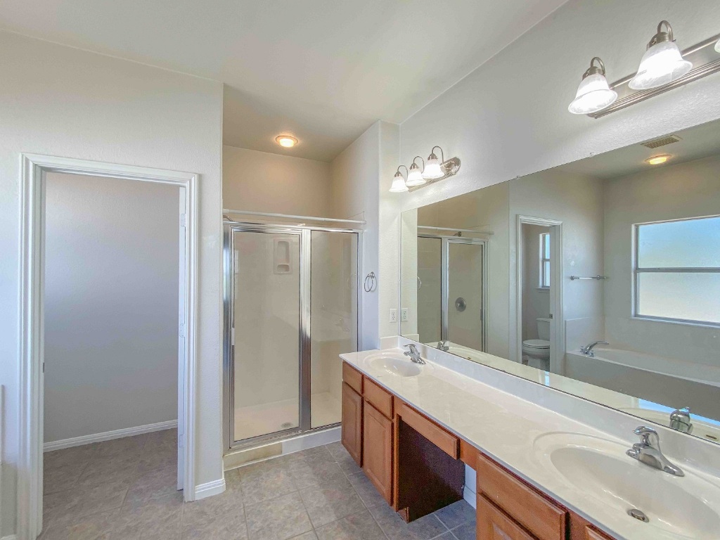 609 West 37th Street Austin, TX 78705 - Photo 19 of 38 a bathroom with a double vanity sink and a mirror