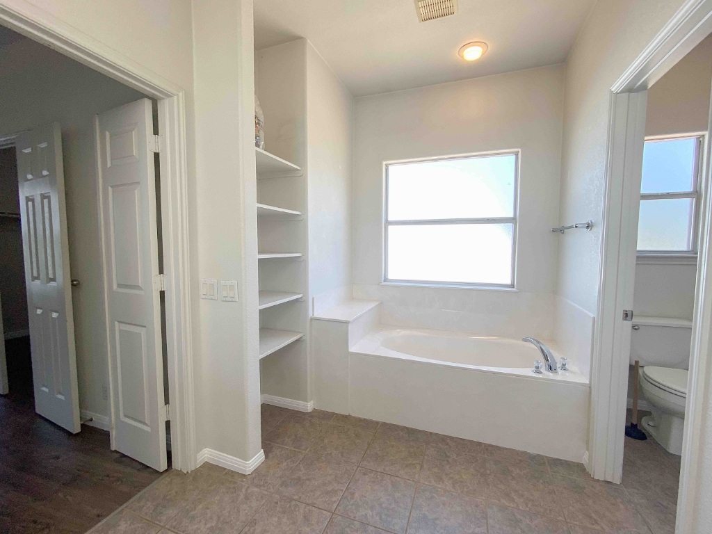 609 West 37th Street Austin, TX 78705 - Photo 21 of 38 a bathroom with a bathtub and a shower