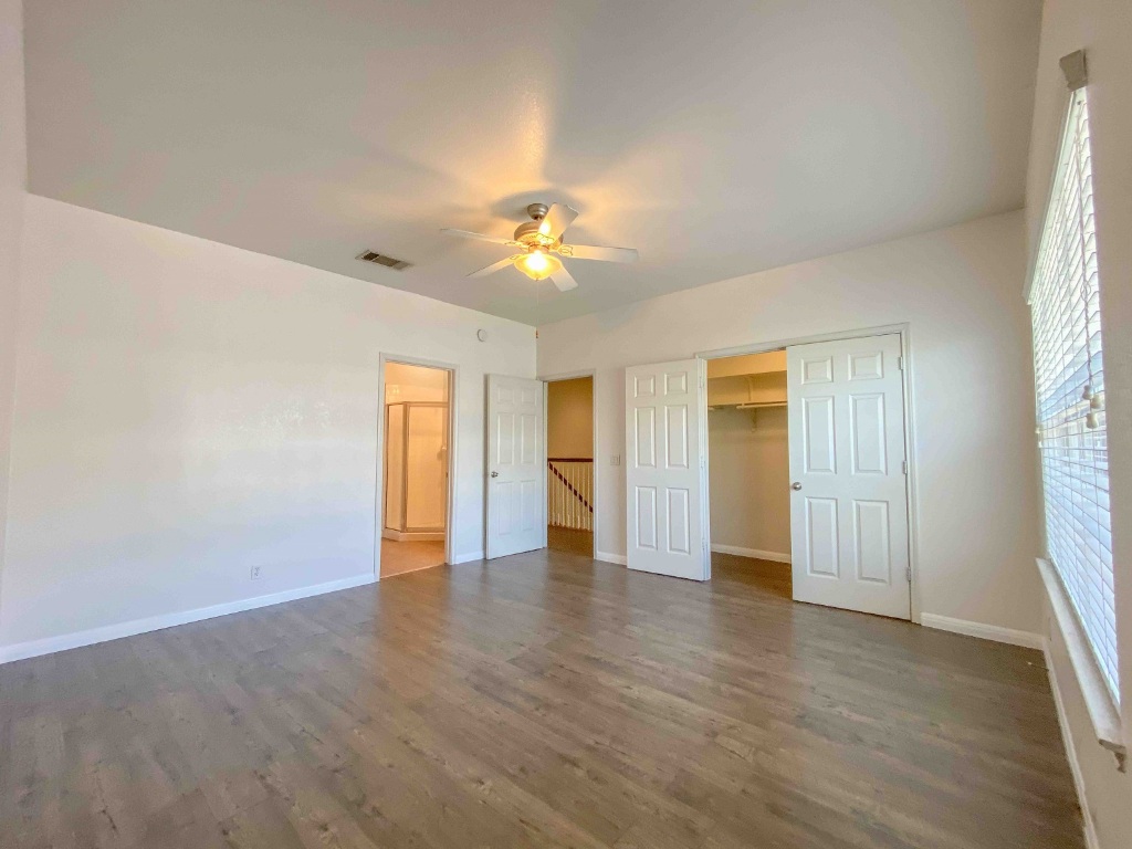 609 West 37th Street Austin, TX 78705 - Photo 27 of 38 an empty room with wooden floor and windows