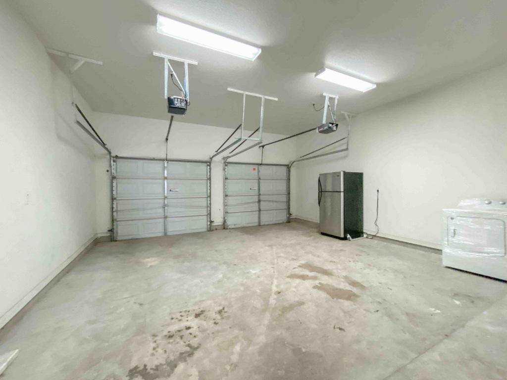 609 West 37th Street Austin, TX 78705 - Photo 35 of 38 a view of a garage