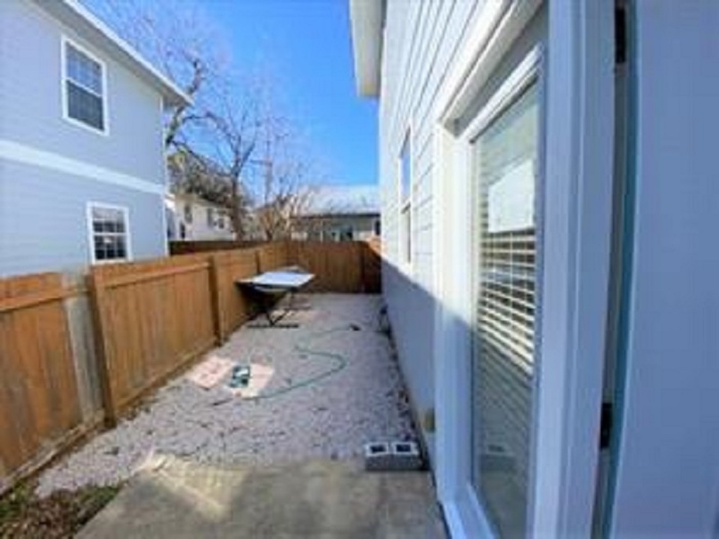 609 West 37th Street Austin, TX 78705 - Photo 9 of 38