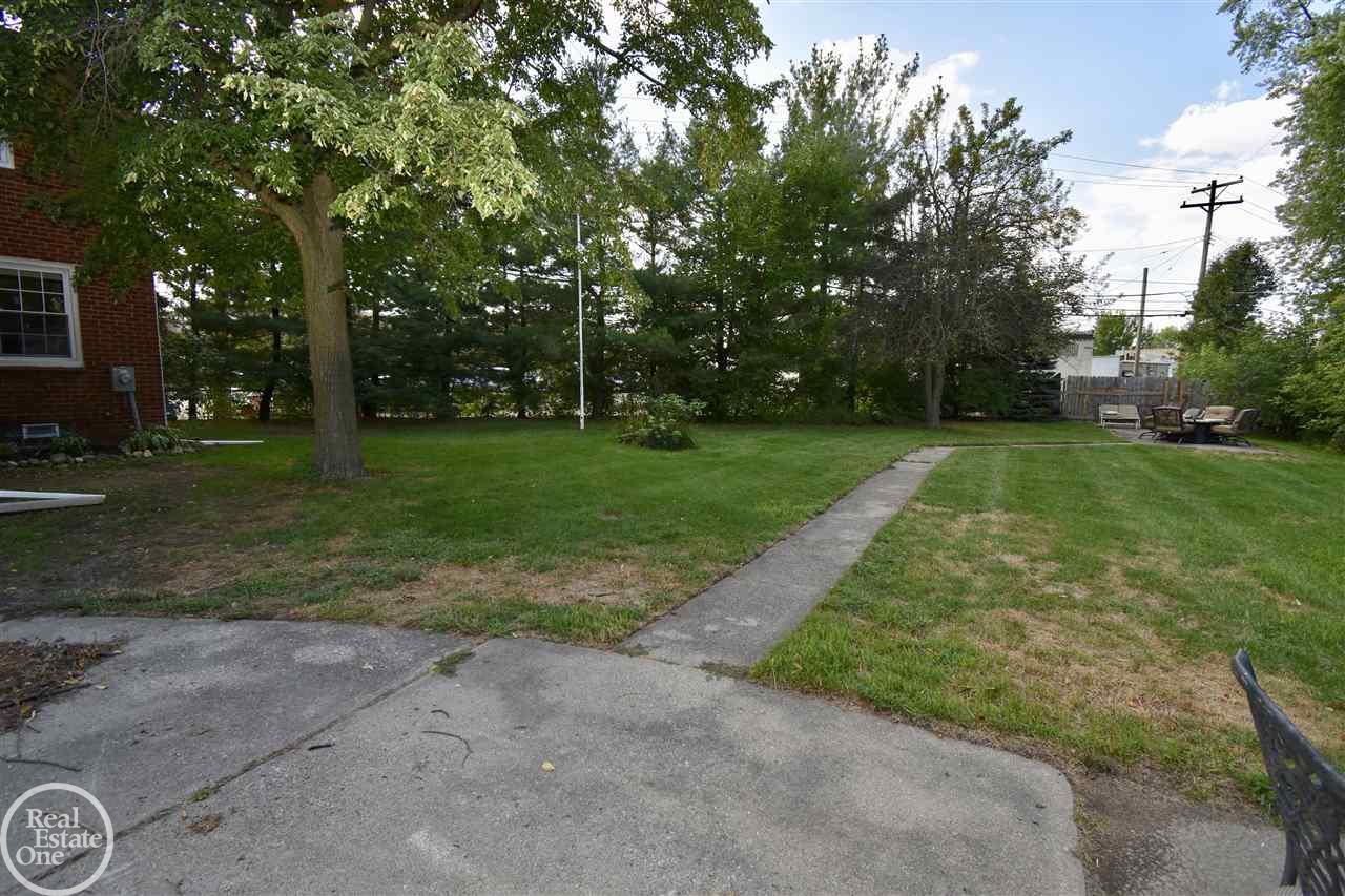 488 Fisher Road Grosse Pointe Farms, MI 48230 - Photo 36 of 40