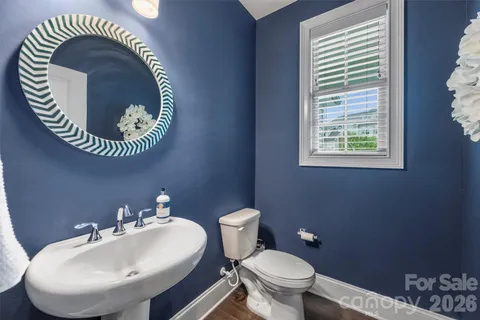 a view of a livingroom with furniture