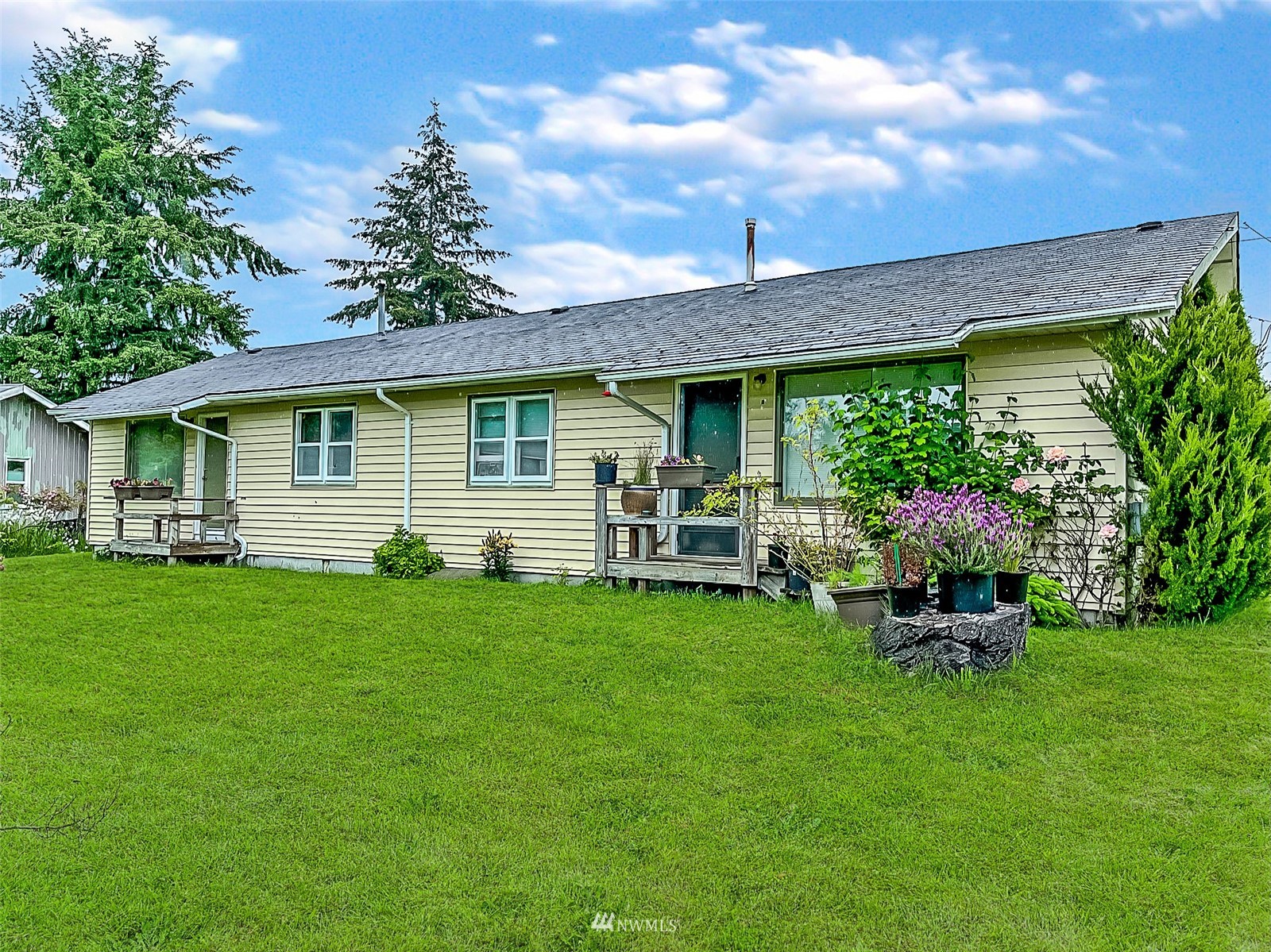 2721 Maple Street Bremerton, WA 98310 - Photo 1 of 40 Gallery Image 1