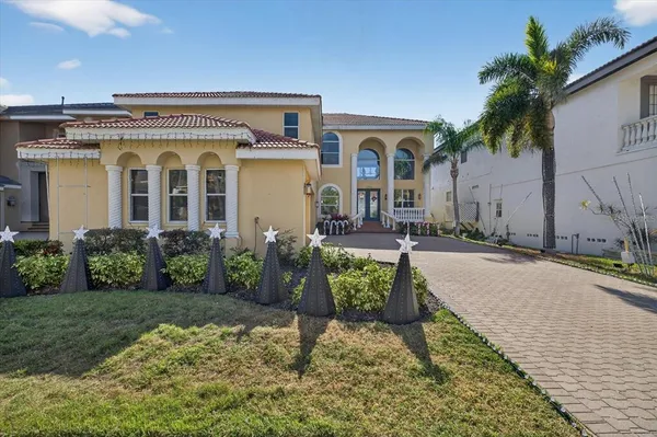 a view of a house with a yard