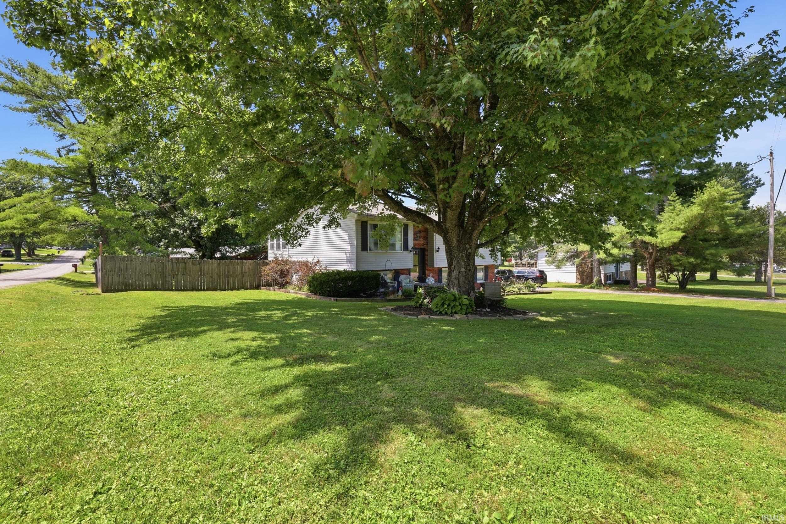 295 Bennett Road Bedford, IN 47421 - Photo 4 of 38
