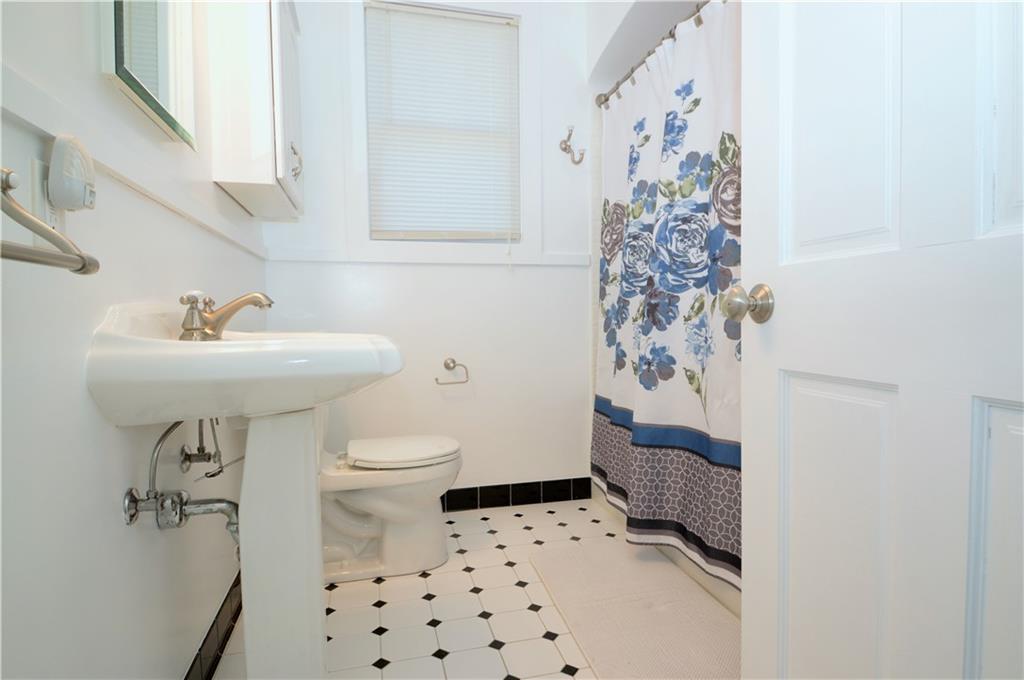 207 Seavey Road Pittsburgh, PA 15223 - Photo 15 of 25 Gallery Image 15