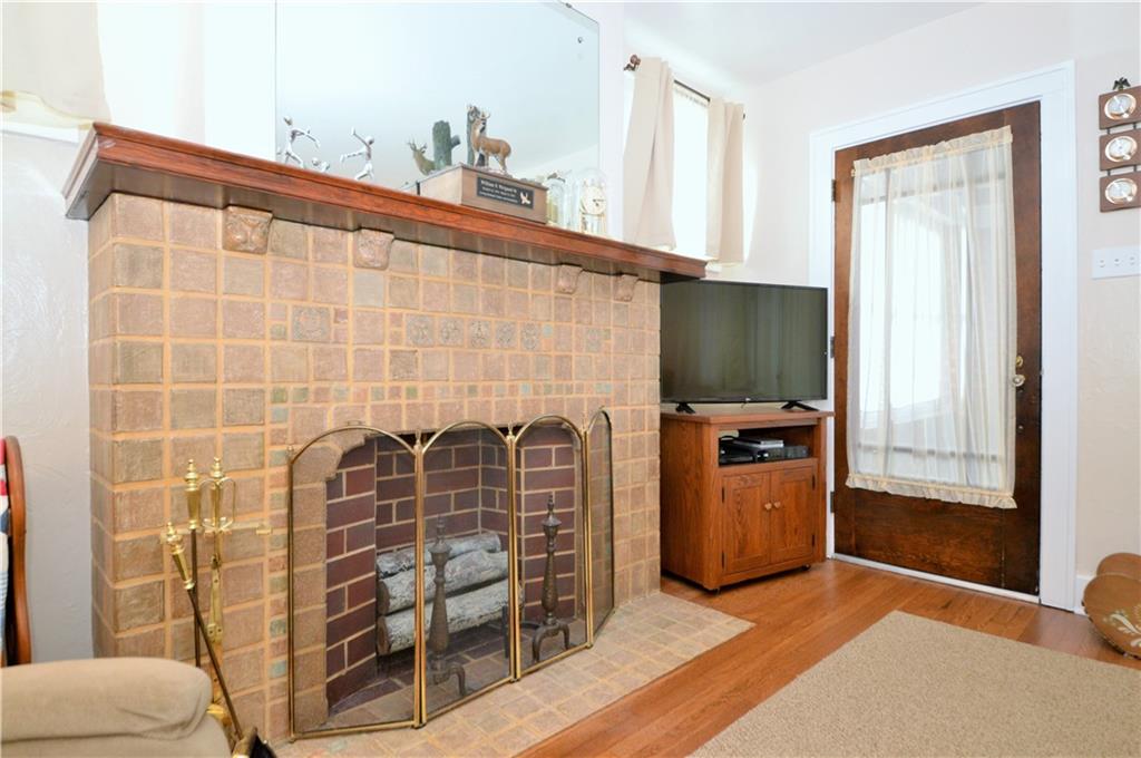 207 Seavey Road Pittsburgh, PA 15223 - Photo 4 of 25 Gallery Image 4
