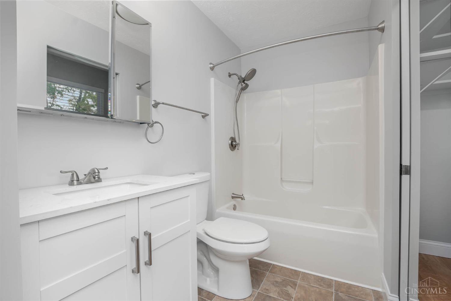 5569 Rapid Run Road Cincinnati, OH 45238 - Photo 14 of 34