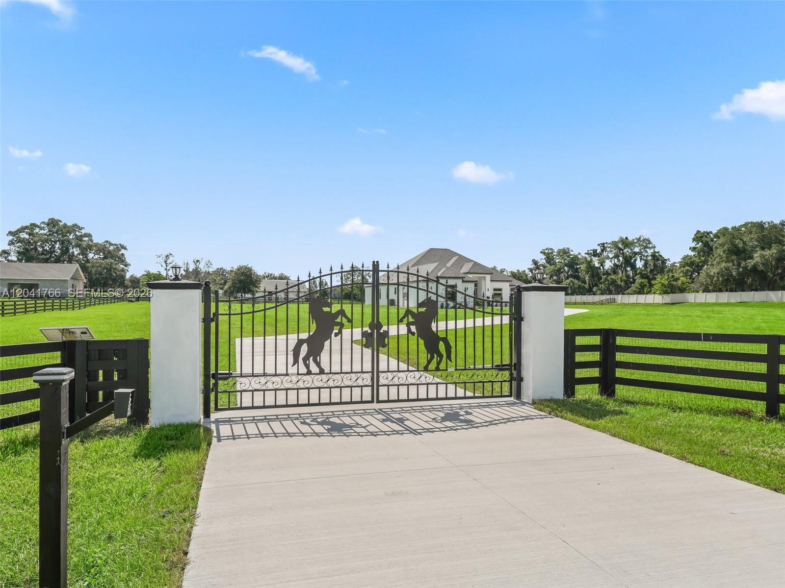 7041 Northeast 22nd Ct Road Ocala, FL 34479 - Photo 3 of 50