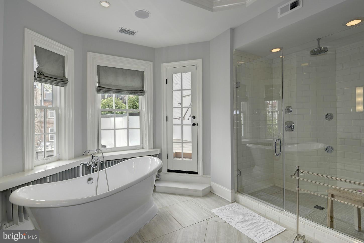 2022 R Street Northwest, Unit 1 Washington, DC 20009 - Photo 16 of 30 Bath (Master)