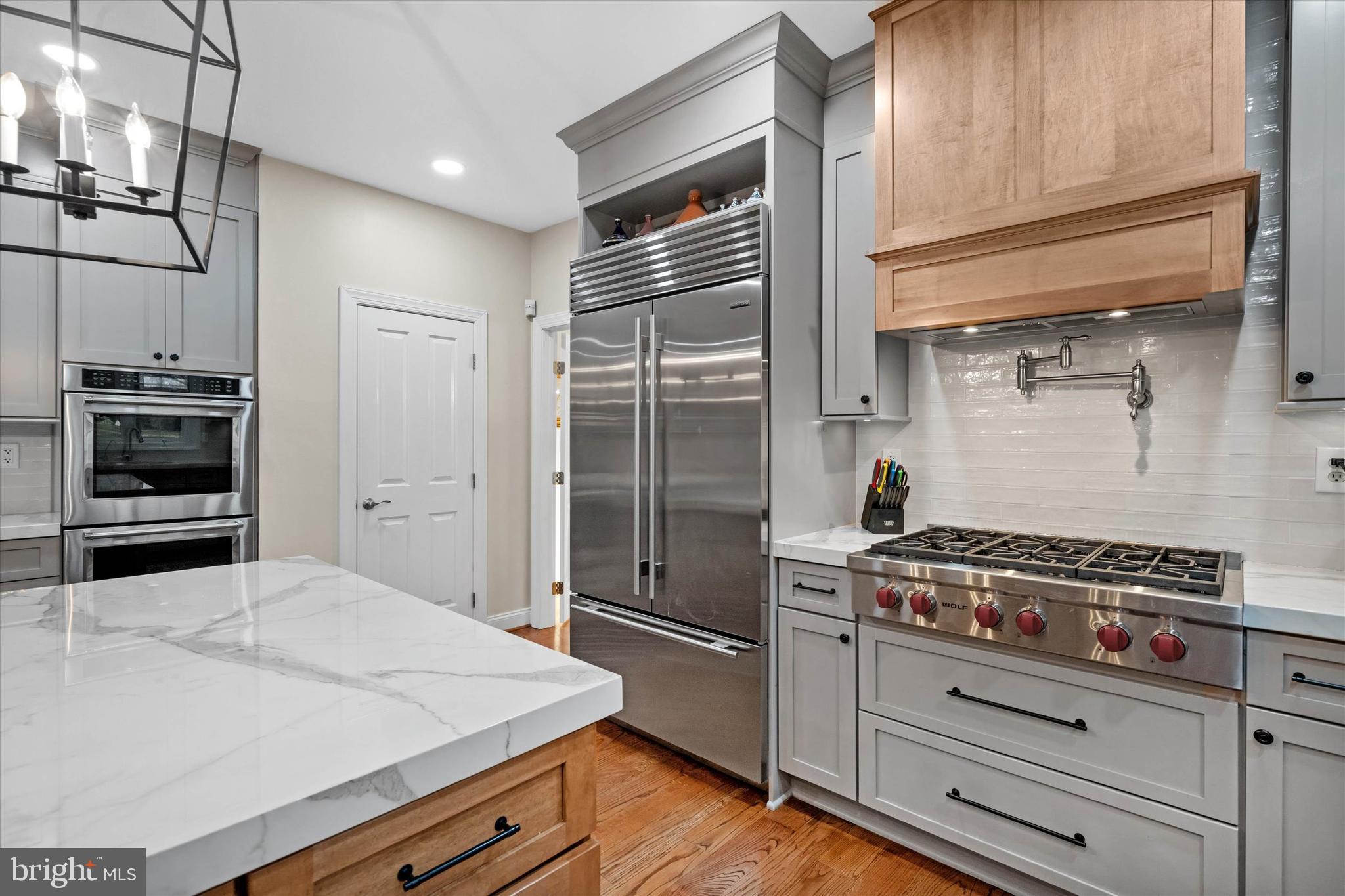 3 Pheasants Ridge North Wilmington, DE 19807 - Photo 28 of 102 a kitchen with stainless steel appliances a stove and a refrigerator