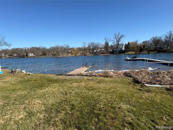 $399,900 | 6912 Colony Drive, West Bloomfield, MI 48323