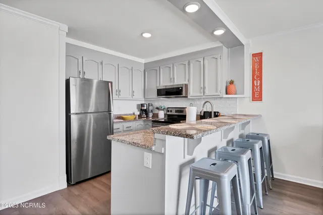 $1,850 | 608 Carolina Beach Avenue North, Unit A3, Carolina Beach, NC 28428