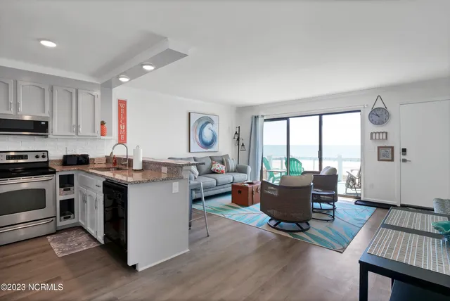 $1,850 | 608 Carolina Beach Avenue North, Unit A3, Carolina Beach, NC 28428