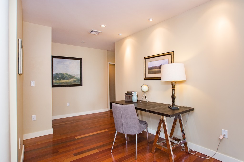 99-105 Broad Street, Unit 8C Boston, MA 02110 - Photo 15 of 28 a dining room with table and chair