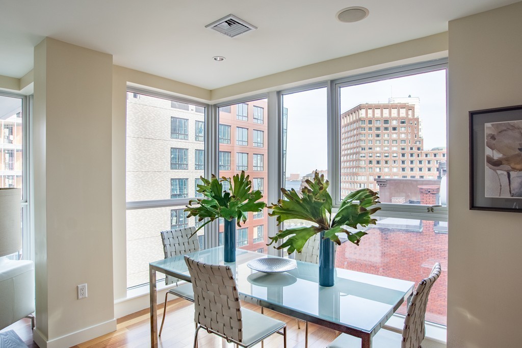 99-105 Broad Street, Unit 8C Boston, MA 02110 - Photo 4 of 28 a living room with furniture potted plant and a window