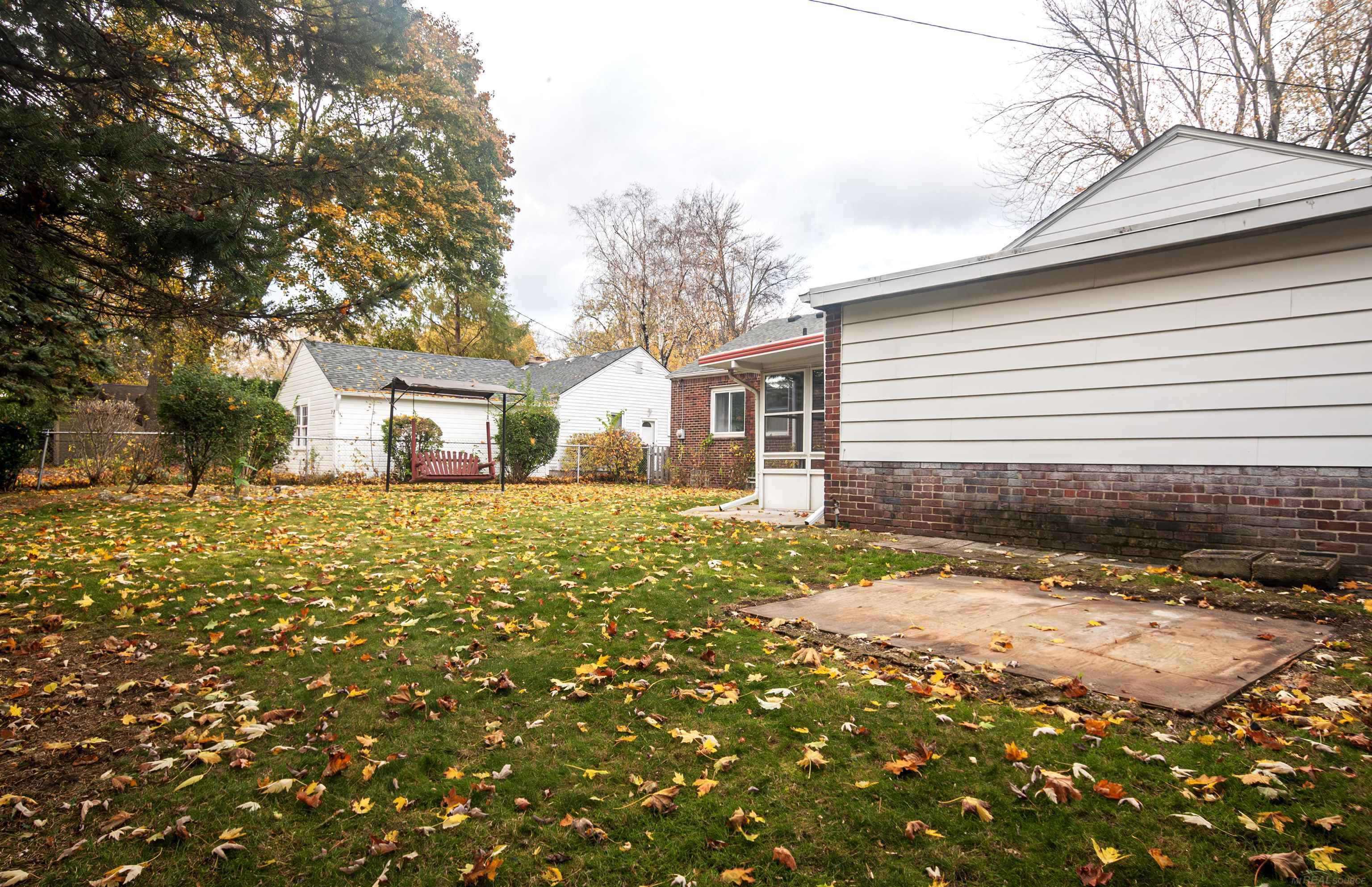 2039 Hampton Road Grosse Pointe Woods, MI 48236 - Photo 31 of 31