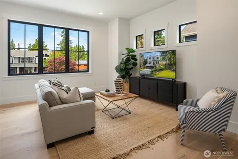 $4,638,000 | 10415 Southeast 13th Street, Bellevue, WA 98004
