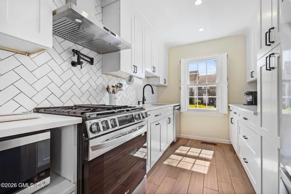 $945,000 | 98 Valley Road, Unit 12, Cos Cob, CT 06807