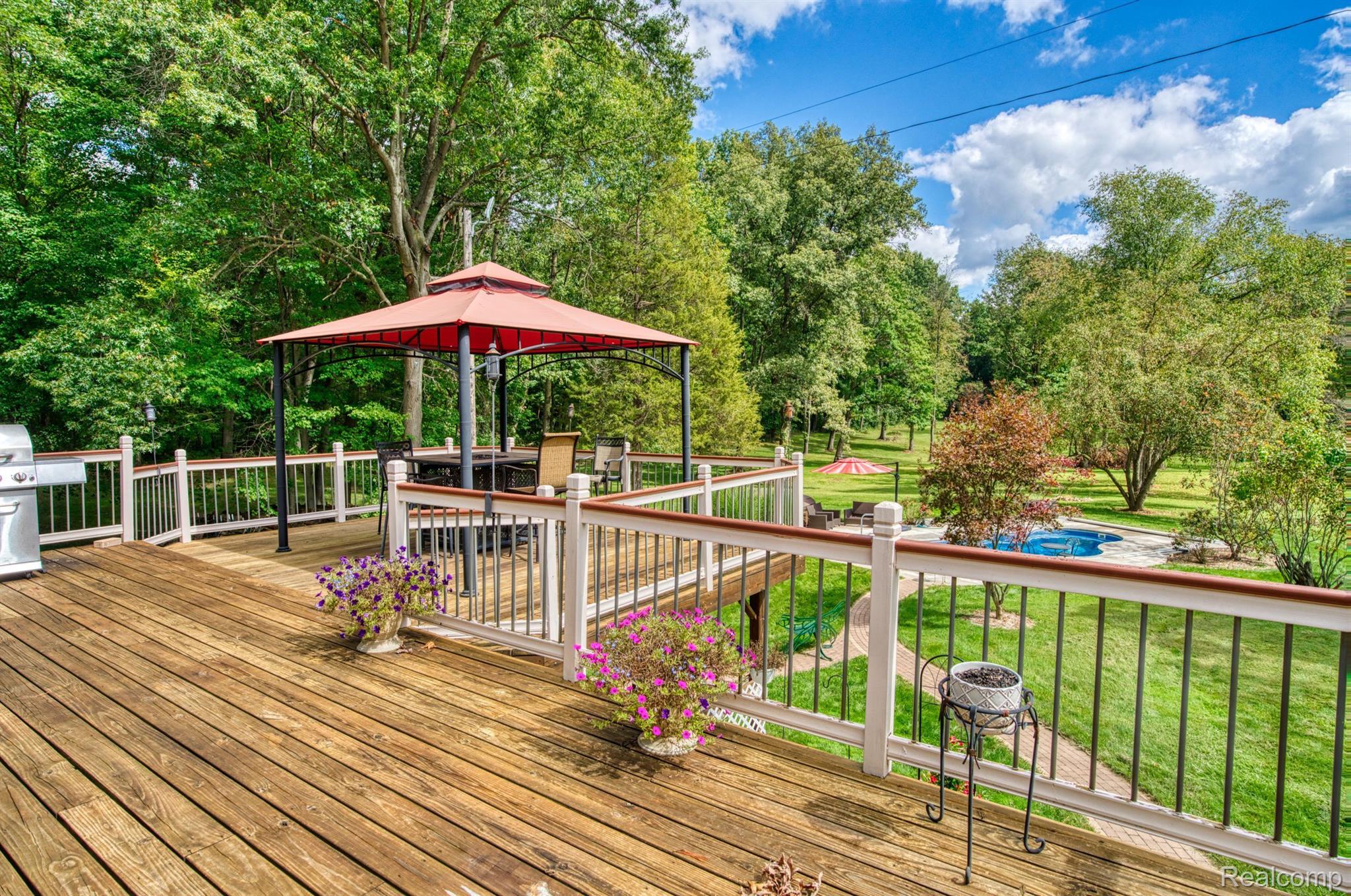 6821 Farley Road Pinckney, MI 48169 - Photo 2 of 38 Gallery Image 2