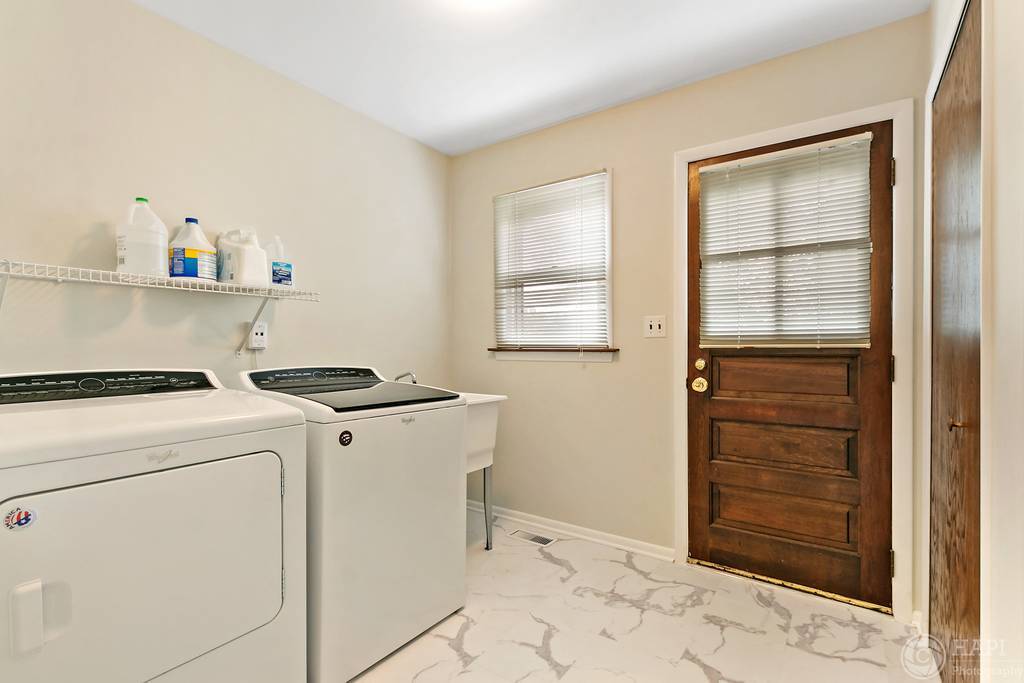 33 Ferndale Road Deer Park, IL 60010 - Photo 22 of 31 a utility room with dryer and washer