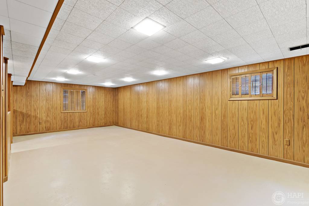 33 Ferndale Road Deer Park, IL 60010 - Photo 25 of 31 a view of an empty room