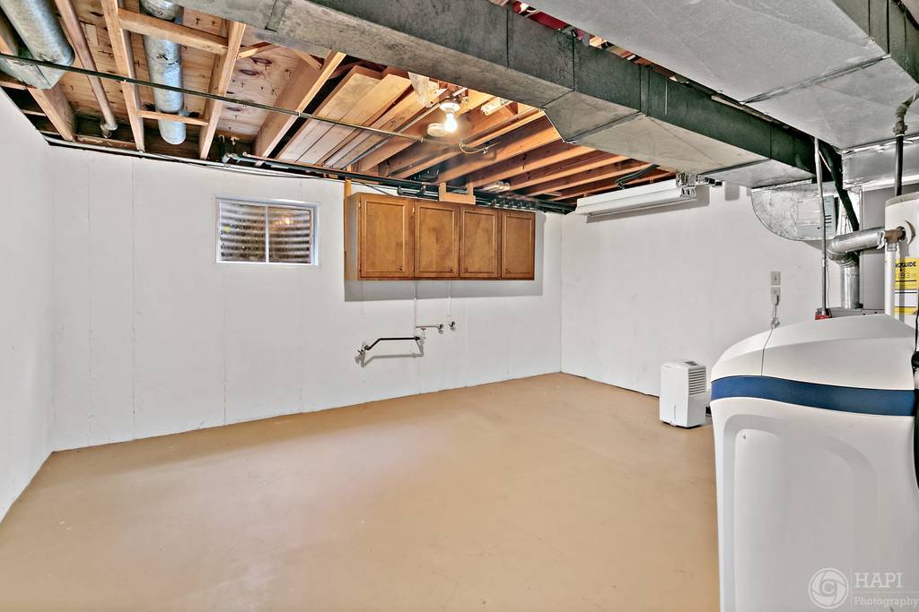 33 Ferndale Road Deer Park, IL 60010 - Photo 27 of 31 a view of an empty room