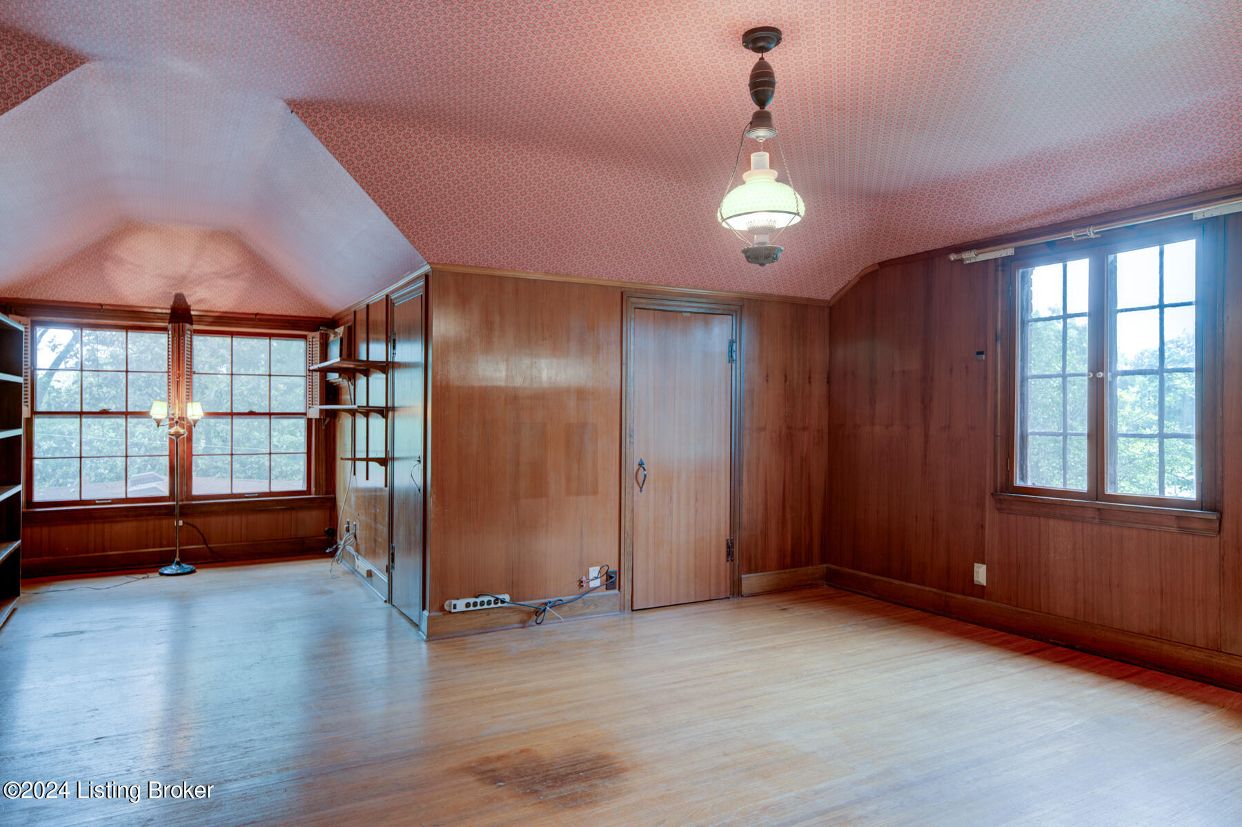 1 Ridge Road Louisville, KY 40205 - Photo 28 of 53 2nd floor primary bedroom
