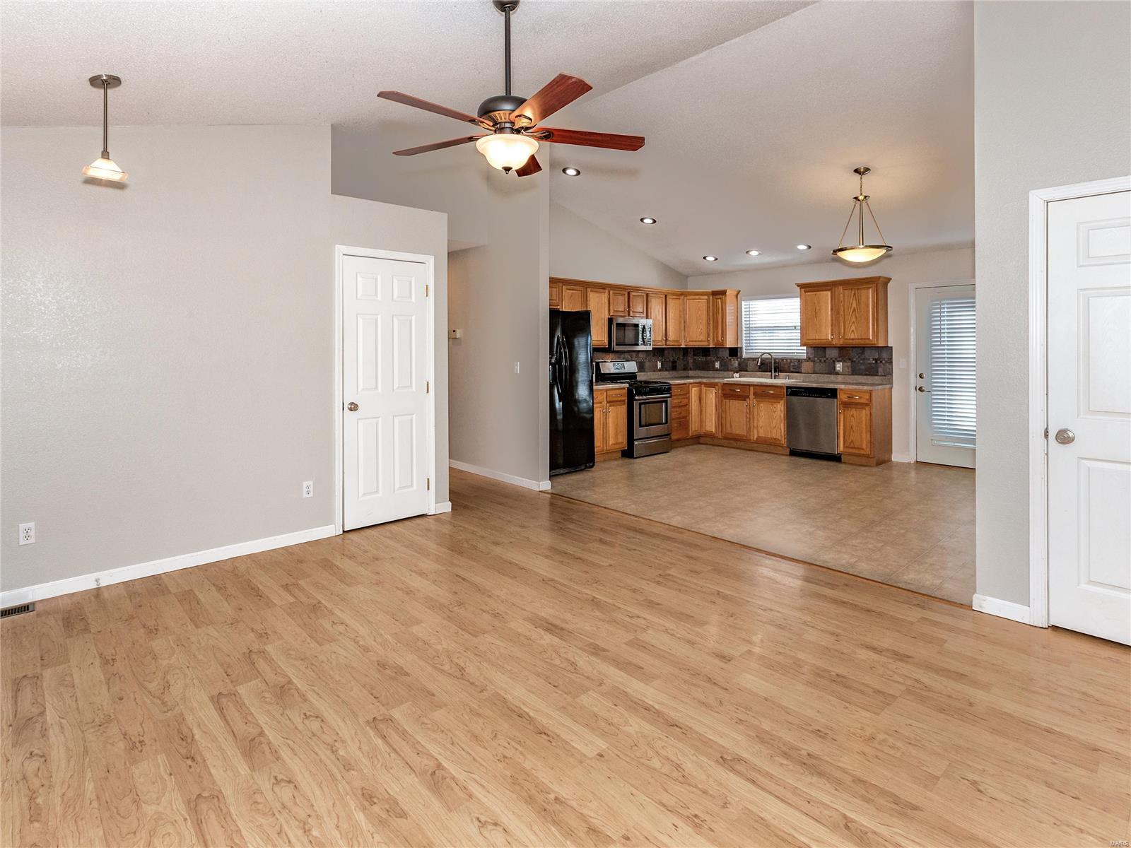 190 West Pocahontas Road Highland, IL 62249 - Photo 8 of 44