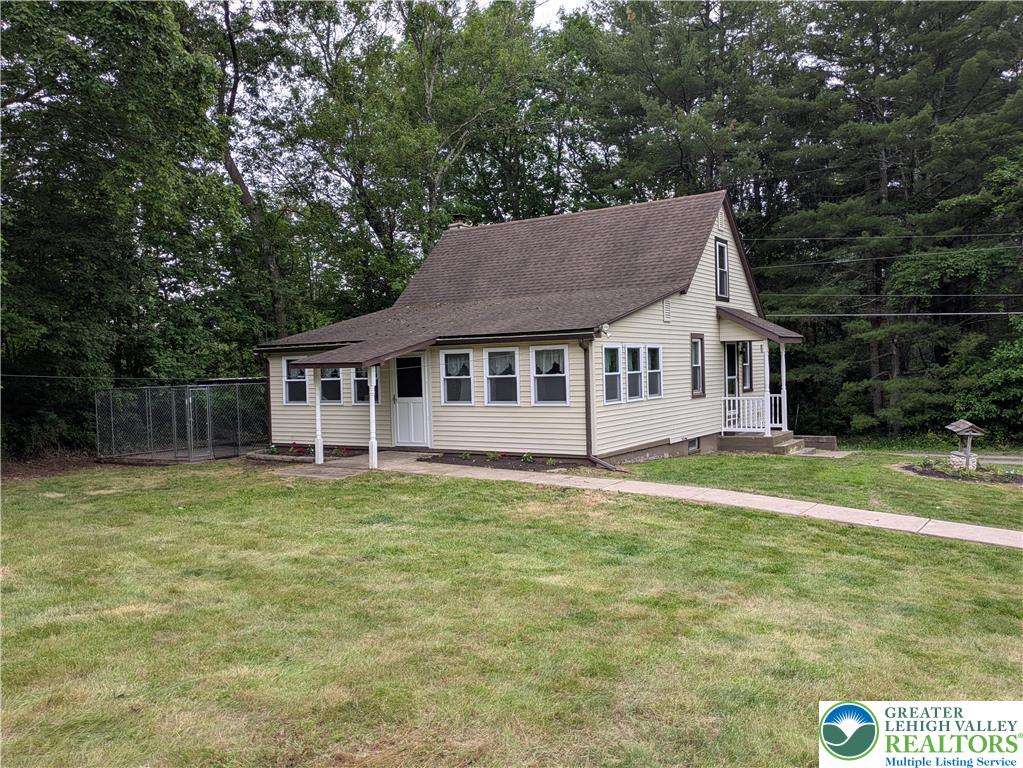 124 Sterling Valley Road Kunkletown, PA 18058 - Photo 6 of 29 a backyard of a house