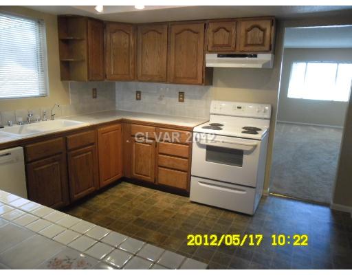 736 Greenway Road Henderson, NV 89002 - Photo 7 of 16 Kitchen.